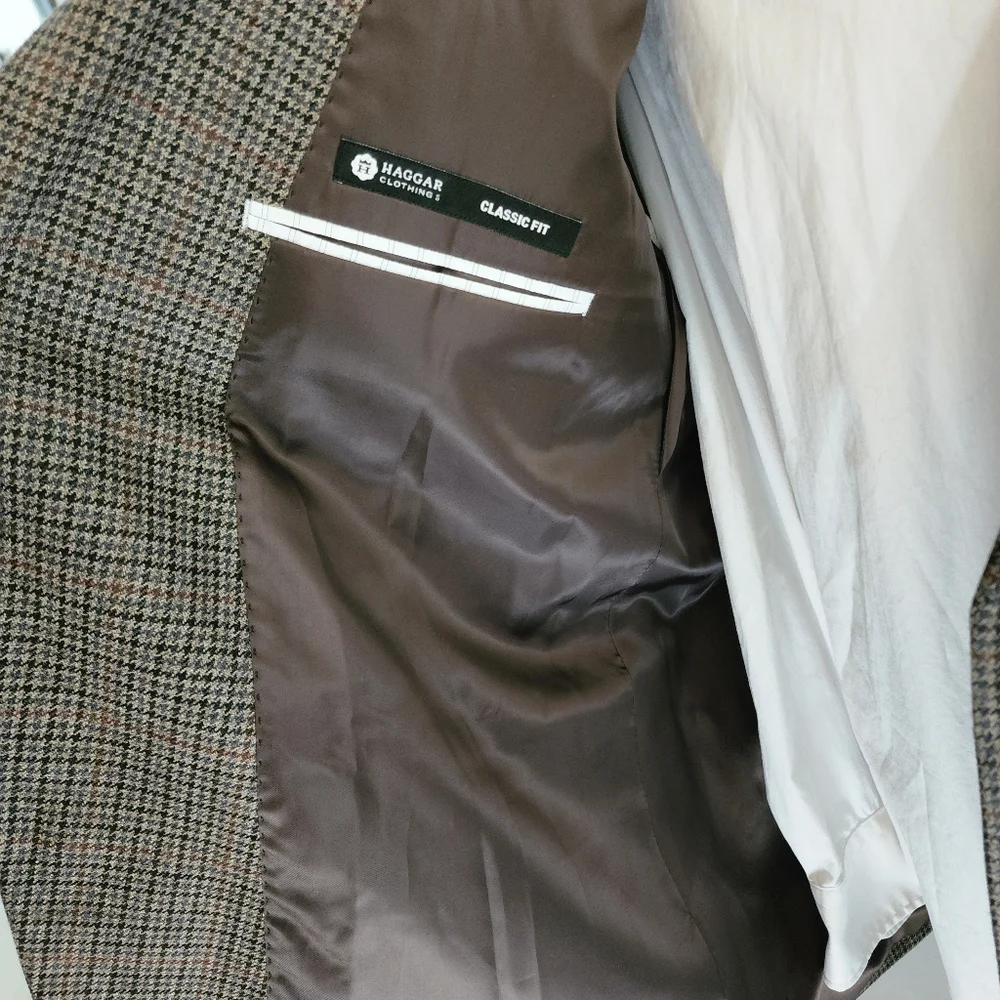 HAGGAR Brown Sport Coat. New With Tags.